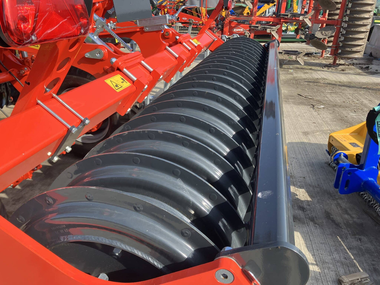 Kuhn Optimer L6000 - ציוד עיבוד קרקע: תמונה 4 Kuhn Optimer L6000 - ציוד עיבוד קרקע: תמונה 4