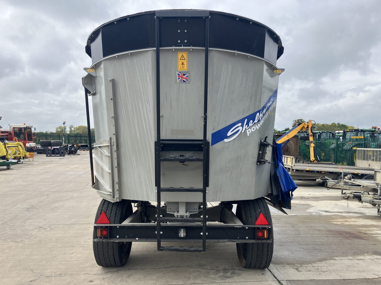Shelbourne Reynolds Powermix Pro 11 - עגלת מערבל מספוא: תמונה 3 Shelbourne Reynolds Powermix Pro 11 - עגלת מערבל מספוא: תמונה 3