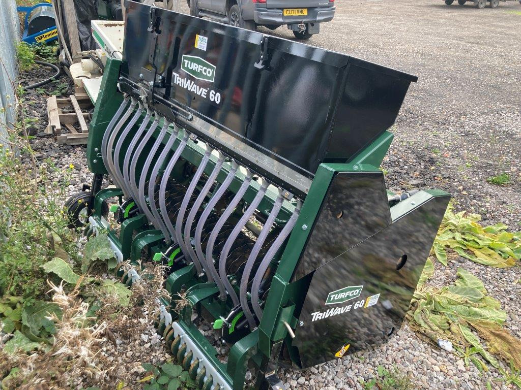 Turfco TriWave™ 60 Overseeder - ציוד זריעה: תמונה 3 Turfco TriWave™ 60 Overseeder - ציוד זריעה: תמונה 3