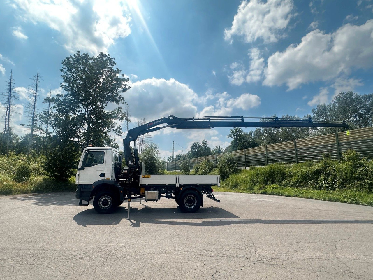 MAN TGM 18.320 4x4 Euro 6e Pritsche Hiab 228-4 Kran - משאית צד נופל/ שטוחה, משאית מנוף: תמונה 3 MAN TGM 18.320 4x4 Euro 6e Pritsche Hiab 228-4 Kran - משאית צד נופל/ שטוחה, משאית מנוף: תמונה 3