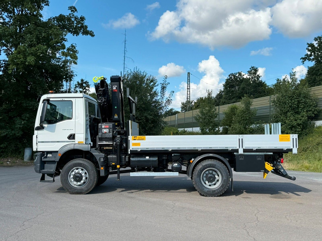 MAN TGM 18.320 4x4 Hiab 228-4 Kran - משאית מנוף: תמונה 4 MAN TGM 18.320 4x4 Hiab 228-4 Kran - משאית מנוף: תמונה 4