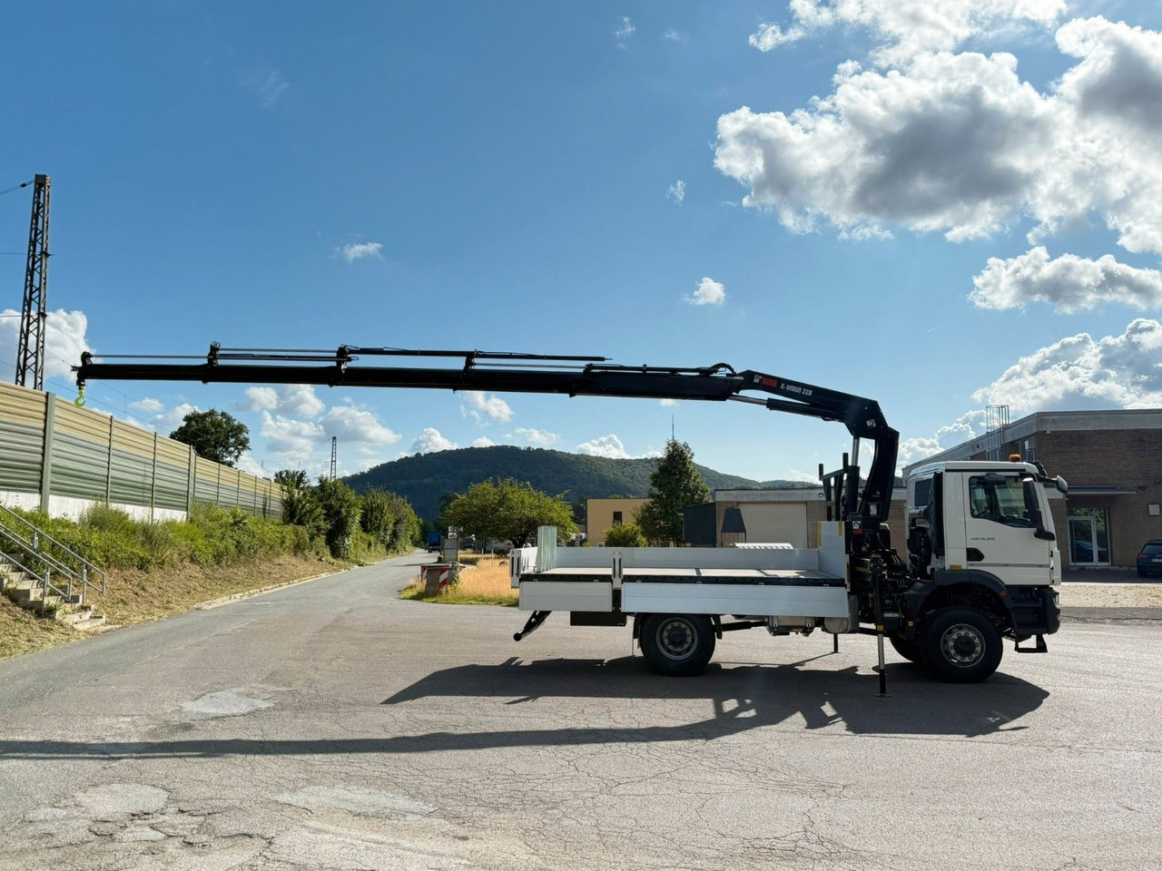 MAN TGM 18.320 4x4 Hiab 228-4 Kran - משאית מנוף: תמונה 4 MAN TGM 18.320 4x4 Hiab 228-4 Kran - משאית מנוף: תמונה 4