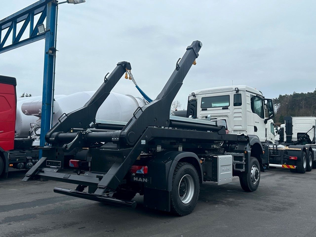 MAN TGS 18.400 4x4 Euro 6e Hyva Absetzkipper - מזהיר, משאית מנוף: תמונה 3 MAN TGS 18.400 4x4 Euro 6e Hyva Absetzkipper - מזהיר, משאית מנוף: תמונה 3