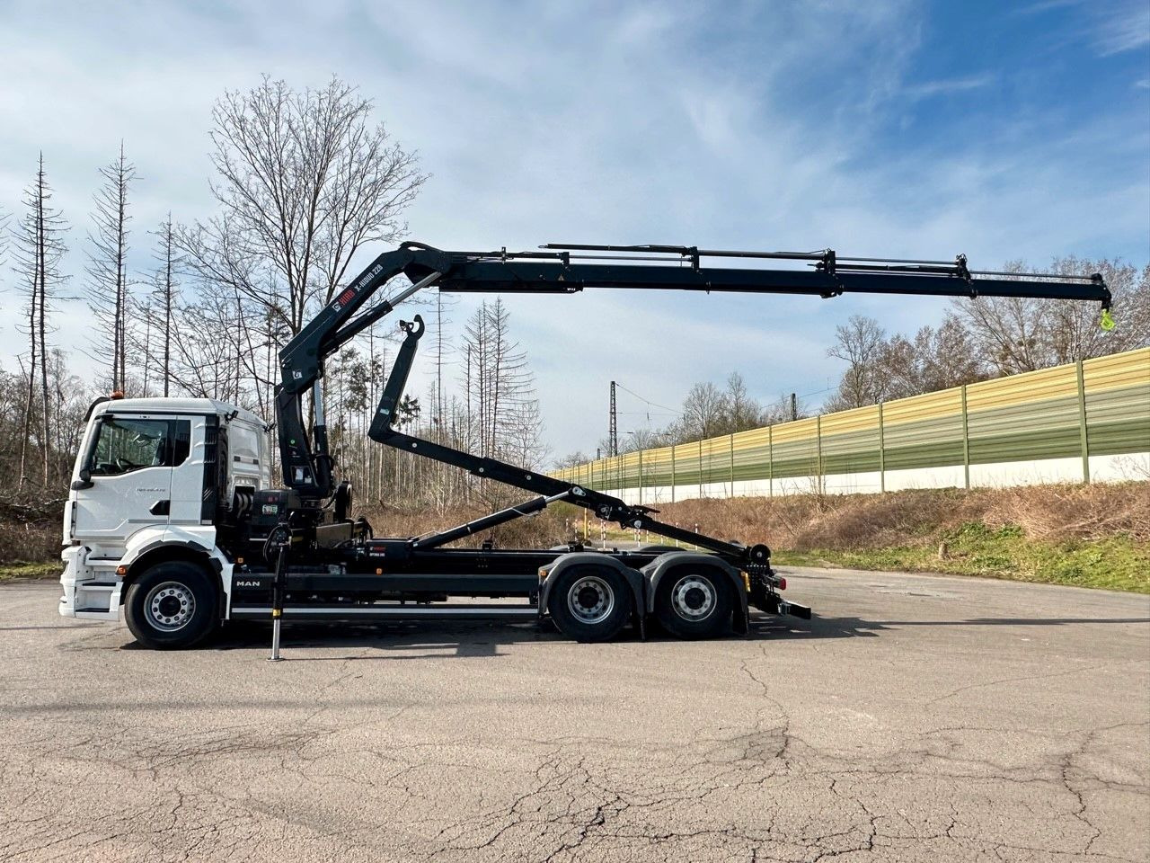 MAN TGS 26.470 6x2 Abrollkipper + Kran Hiab 228-4 - משאית הרמת וו, משאית מנוף: תמונה 2 MAN TGS 26.470 6x2 Abrollkipper + Kran Hiab 228-4 - משאית הרמת וו, משאית מנוף: תמונה 2