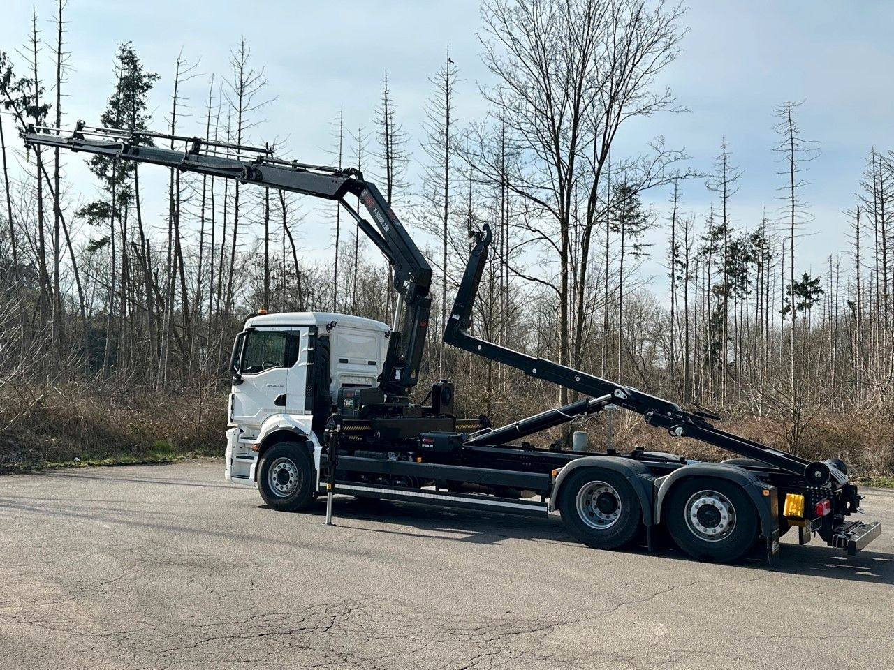 MAN TGS 26.470 6x2 Abrollkipper + Kran Hiab 228-4 - משאית הרמת וו, משאית מנוף: תמונה 4 MAN TGS 26.470 6x2 Abrollkipper + Kran Hiab 228-4 - משאית הרמת וו, משאית מנוף: תמונה 4