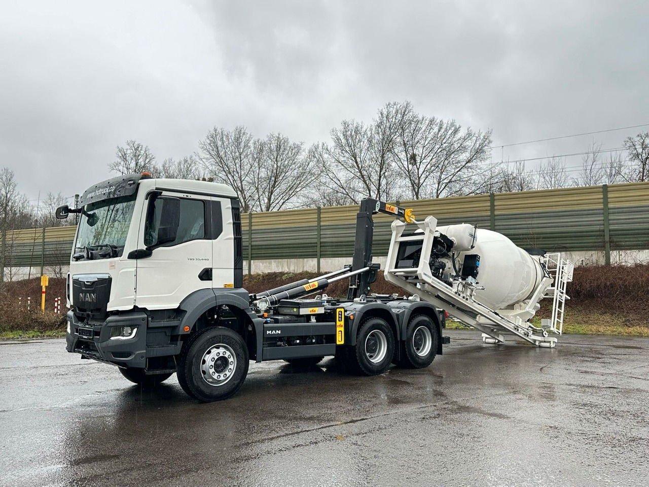 MAN TGS 33.440 6x4 Euro6e Abroller + Fahrmischer - משאית הרמת וו, משאית מנוף: תמונה 1 MAN TGS 33.440 6x4 Euro6e Abroller + Fahrmischer - משאית הרמת וו, משאית מנוף: תמונה 1