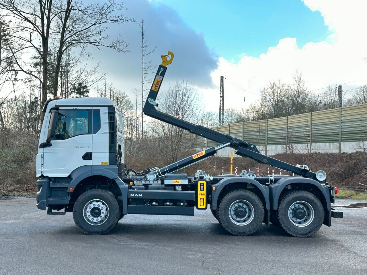 MAN TGS 33.440 6x4 Euro6e Abrollkipper Hyva - משאית הרמת וו, משאית מנוף: תמונה 3 MAN TGS 33.440 6x4 Euro6e Abrollkipper Hyva - משאית הרמת וו, משאית מנוף: תמונה 3