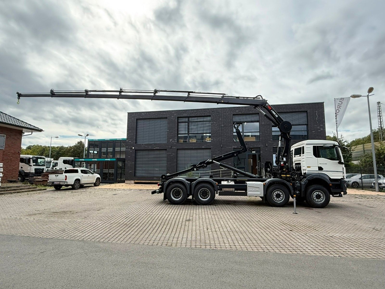 MAN TGS 35.480 8x4 Abrollkipper + Kran HIAB 228-6 - משאית הרמת וו, משאית מנוף: תמונה 3 MAN TGS 35.480 8x4 Abrollkipper + Kran HIAB 228-6 - משאית הרמת וו, משאית מנוף: תמונה 3
