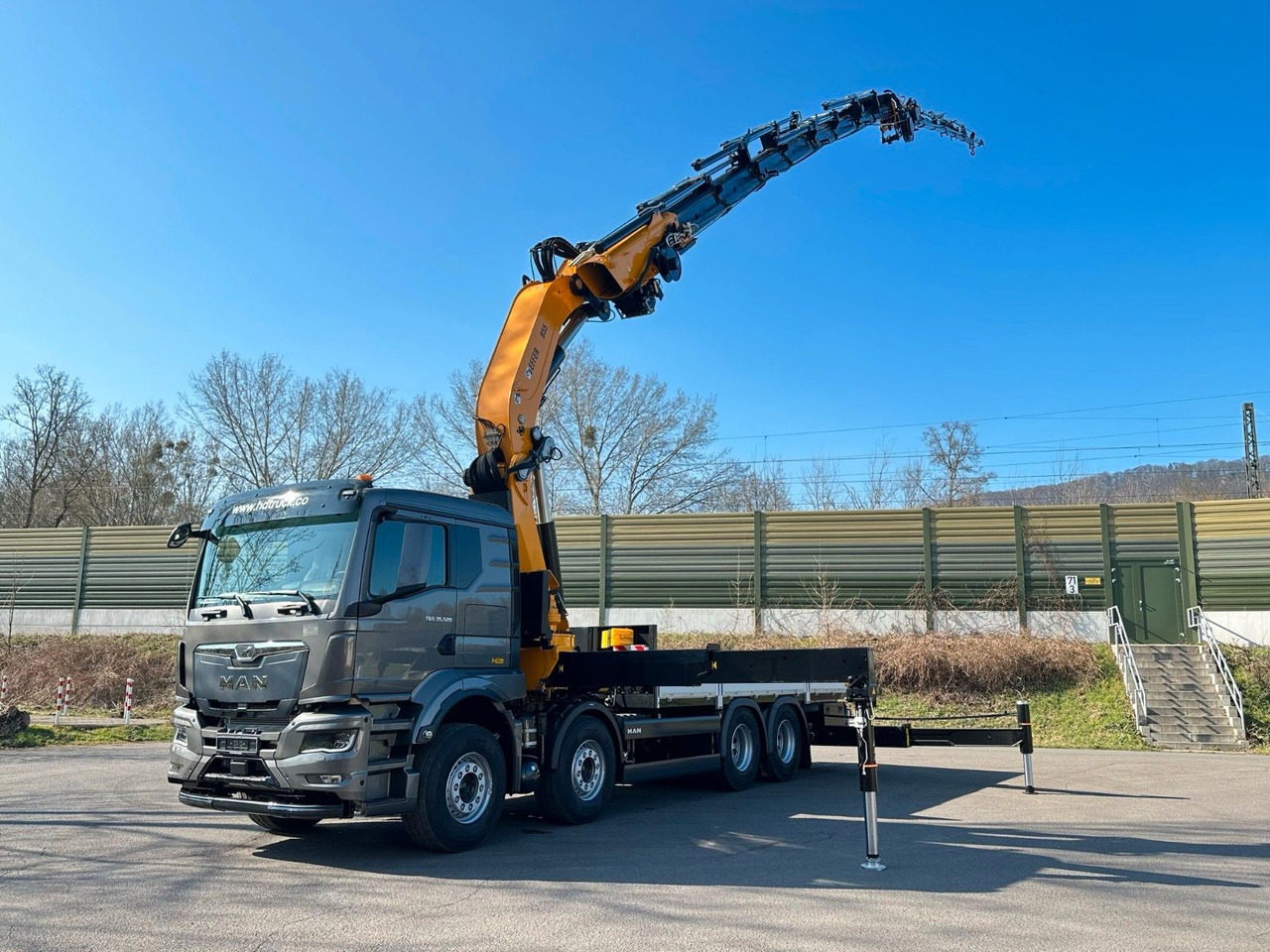 MAN TGS 35.520 8X4 TG 3 EFFER 955-8s +Jib 6sAUTOKRAN - משאית מנוף: תמונה 1 MAN TGS 35.520 8X4 TG 3 EFFER 955-8s +Jib 6sAUTOKRAN - משאית מנוף: תמונה 1