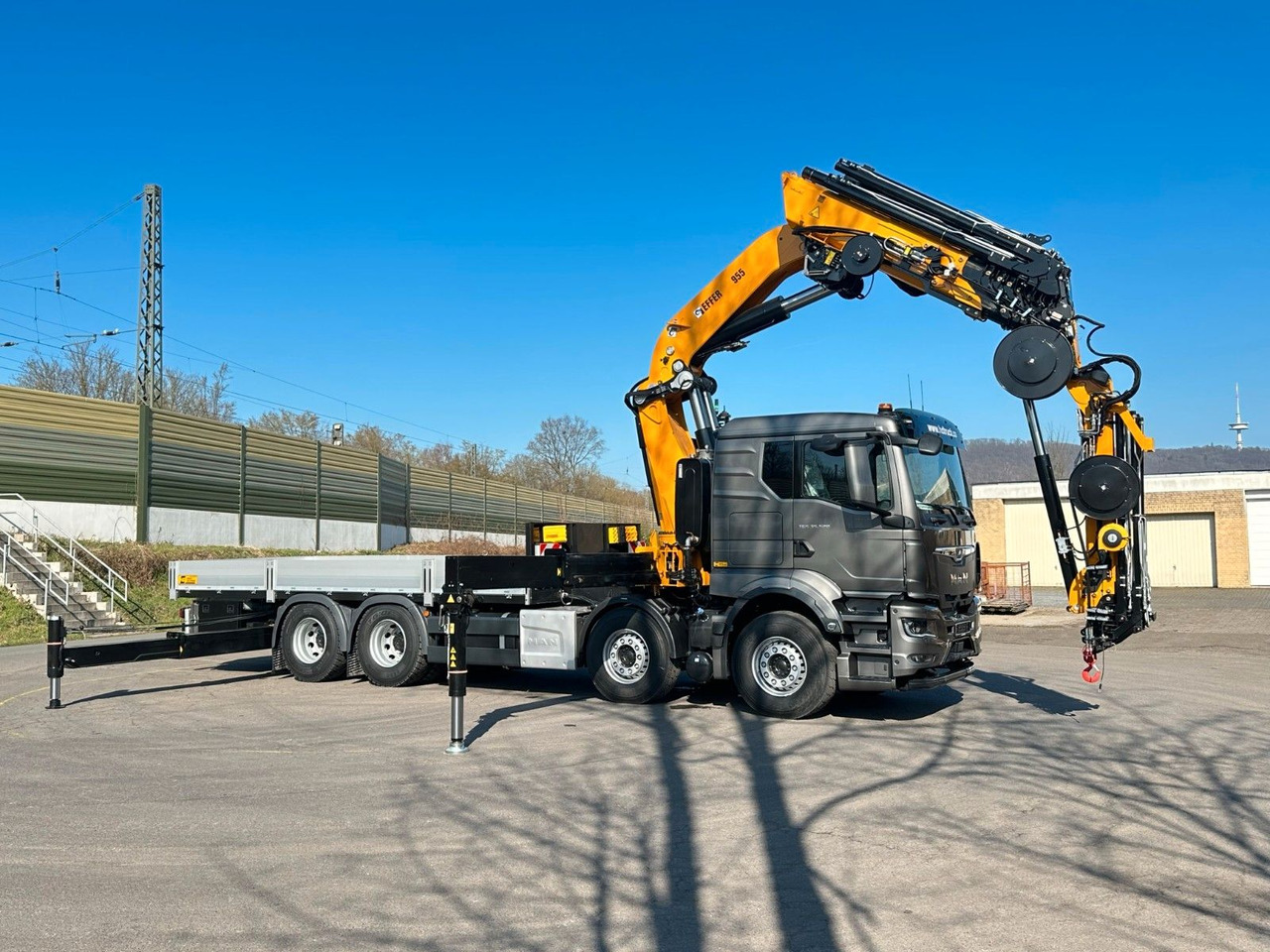 MAN TGS 35.520 8X4 TG 3 EFFER 955-8s +Jib 6sAUTOKRAN - משאית צד נופל/ שטוחה, משאית מנוף: תמונה 1 MAN TGS 35.520 8X4 TG 3 EFFER 955-8s +Jib 6sAUTOKRAN - משאית צד נופל/ שטוחה, משאית מנוף: תמונה 1