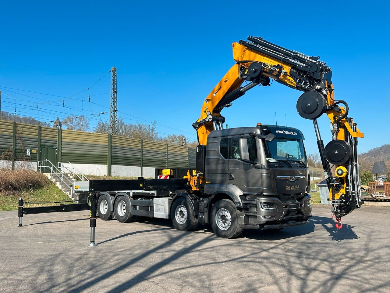 MAN TGS 35.520 8X4 TG 3 EFFER 955-8s +Jib 6sAUTOKRAN - משאית צד נופל/ שטוחה, משאית מנוף: תמונה 2 MAN TGS 35.520 8X4 TG 3 EFFER 955-8s +Jib 6sAUTOKRAN - משאית צד נופל/ שטוחה, משאית מנוף: תמונה 2