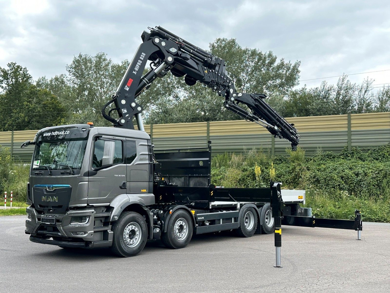 MAN TGS 35.520 8x4 BL HIAB X-HiPro858E-8 & Jib150x-6 - משאית צד נופל/ שטוחה, משאית מנוף: תמונה 1 MAN TGS 35.520 8x4 BL HIAB X-HiPro858E-8 & Jib150x-6 - משאית צד נופל/ שטוחה, משאית מנוף: תמונה 1