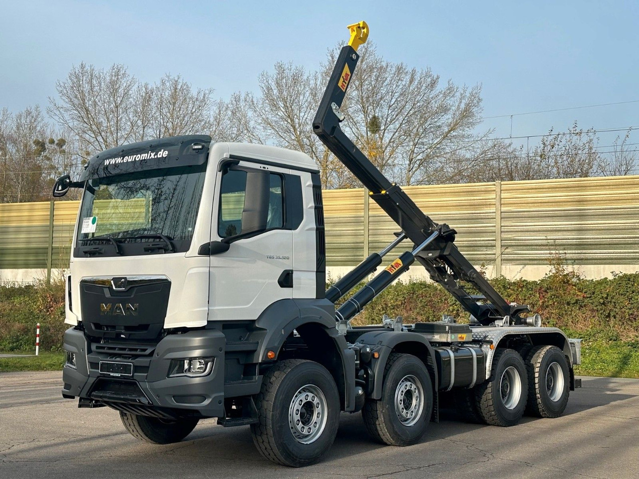 MAN TGS 35.520 8x4 Euro6e Hyva 26-55 Abrollkipper - משאית הרמת וו: תמונה 1 MAN TGS 35.520 8x4 Euro6e Hyva 26-55 Abrollkipper - משאית הרמת וו: תמונה 1