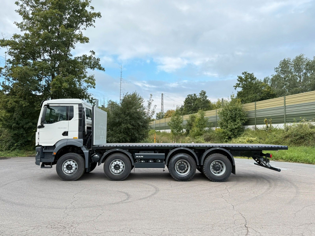MAN TGS 41.400 BB 8X4 - משאית צד נופל/ שטוחה: תמונה 3 MAN TGS 41.400 BB 8X4 - משאית צד נופל/ שטוחה: תמונה 3