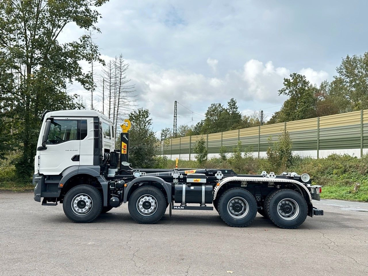 MAN TGS 41.440 8x4 Euro6e Hyva 26-55 Abrollkipper - משאית הרמת וו: תמונה 2 MAN TGS 41.440 8x4 Euro6e Hyva 26-55 Abrollkipper - משאית הרמת וו: תמונה 2