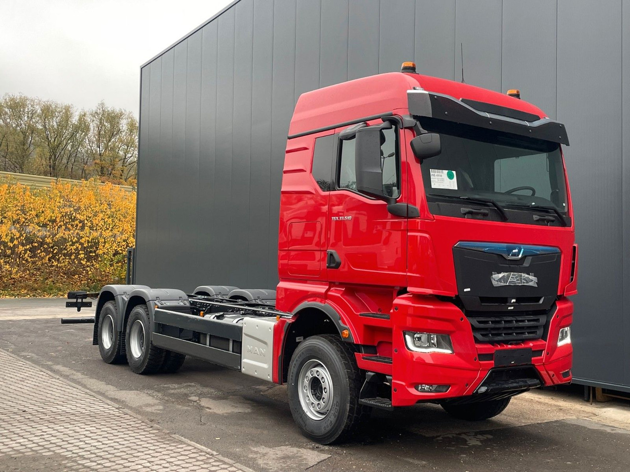 MAN TGX 33.510 6X4 BL - משאית עם שלדת תא: תמונה 1 MAN TGX 33.510 6X4 BL - משאית עם שלדת תא: תמונה 1