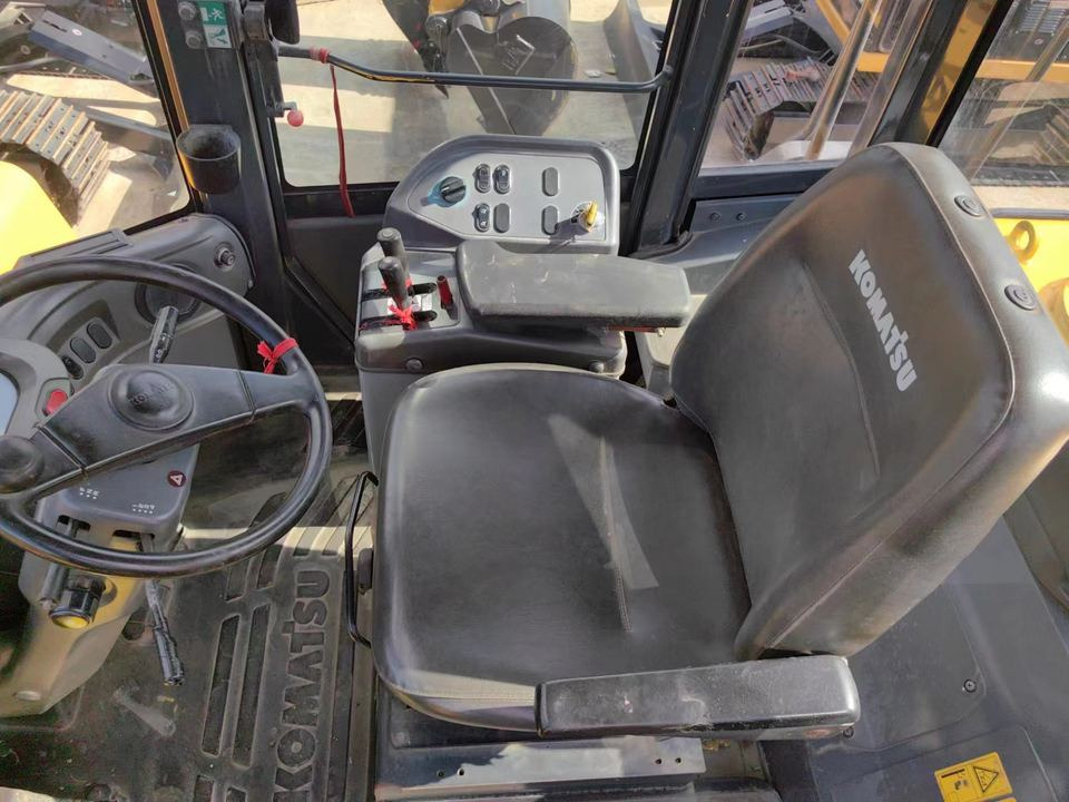Hot Sale Used Komatsu WA380-6 Wheel Loader Backhoe Loader with Excellent Front Loading Feature - מעמיס גלגלים: תמונה 5 Hot Sale Used Komatsu WA380-6 Wheel Loader Backhoe Loader with Excellent Front Loading Feature - מעמיס גלגלים: תמונה 5