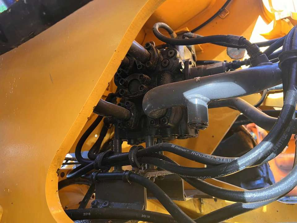 Hot Selling Used Original Sweden Hydraulic Volvo L120GZ Wheel Loader Second Hand Loader Volvo L220G in Good Condition for Sale - מעמיס גלגלים: תמונה 5 Hot Selling Used Original Sweden Hydraulic Volvo L120GZ Wheel Loader Second Hand Loader Volvo L220G in Good Condition for Sale - מעמיס גלגלים: תמונה 5