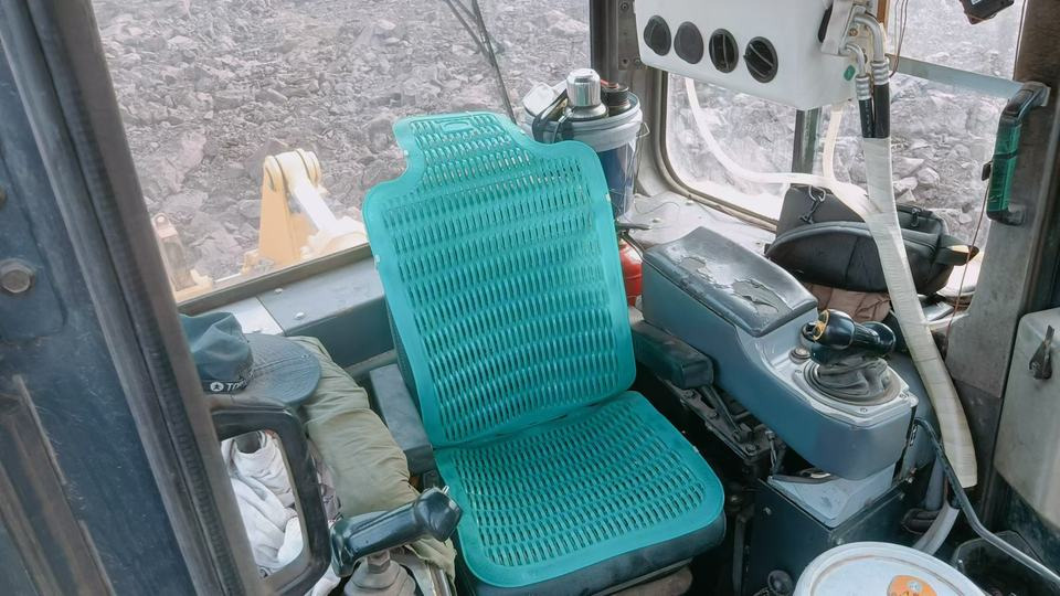 Used Caterpillar D5 D6 D7 Komatsu 155A 375 Bulldozers Competitive Prices Key Equipment Include Engine Motor Pump Kenya Market - דחפור: תמונה 4 Used Caterpillar D5 D6 D7 Komatsu 155A 375 Bulldozers Competitive Prices Key Equipment Include Engine Motor Pump Kenya Market - דחפור: תמונה 4