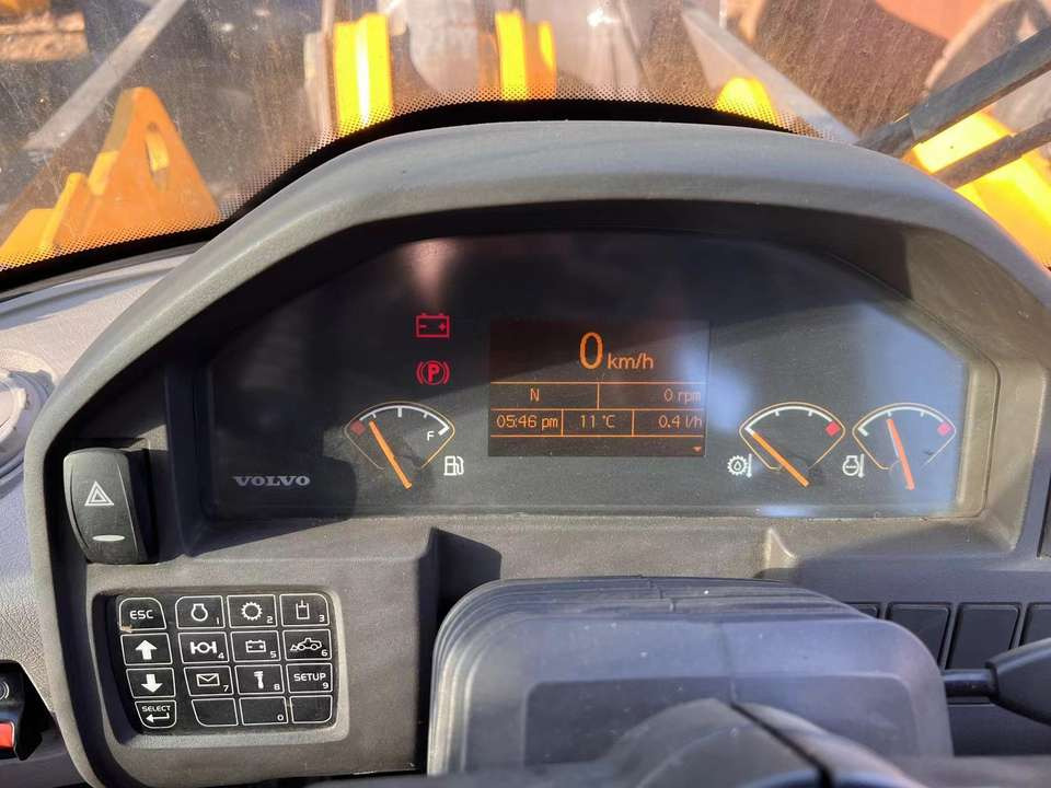 Used Volvo L120GZ 6 Ton Capacity Wheel Loader Available for Sale - מעמיס גלגלים: תמונה 5 Used Volvo L120GZ 6 Ton Capacity Wheel Loader Available for Sale - מעמיס גלגלים: תמונה 5