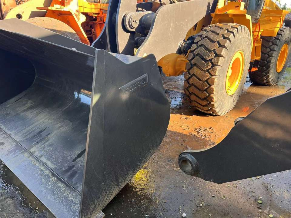 Used Volvo L120GZ 6 Ton Capacity Wheel Loader Available for Sale - מעמיס גלגלים: תמונה 4 Used Volvo L120GZ 6 Ton Capacity Wheel Loader Available for Sale - מעמיס גלגלים: תמונה 4