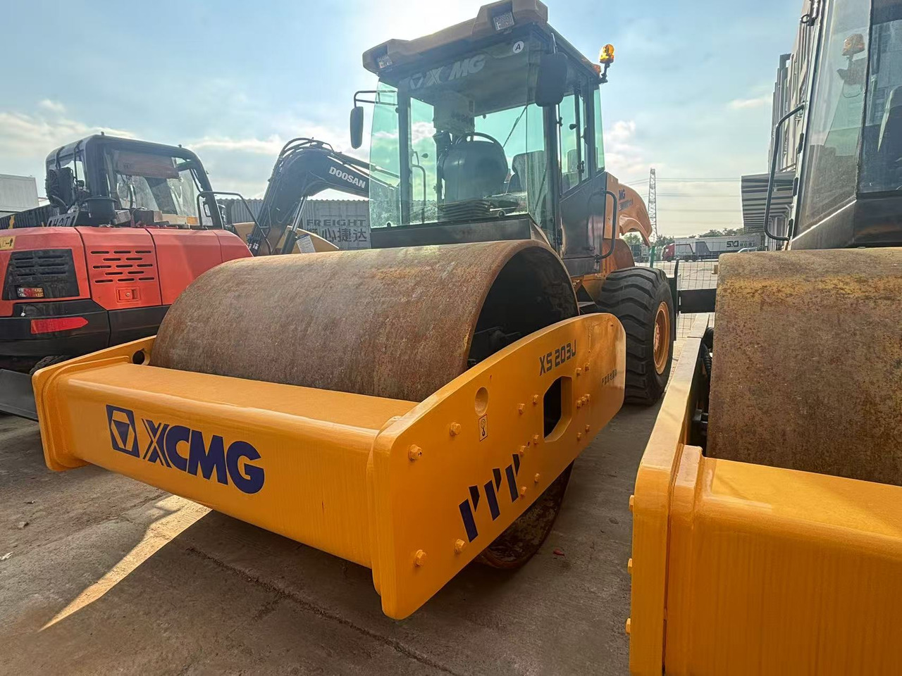 XCMG XS203J - מדחס: תמונה 2 XCMG XS203J - מדחס: תמונה 2