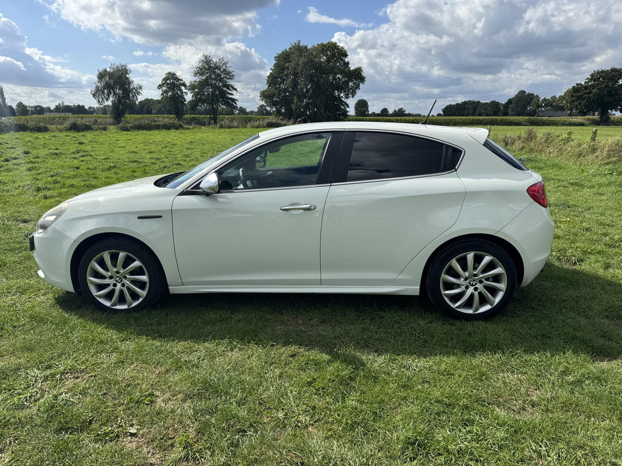 Alfa Romeo | Giulietta | 1.4 T Progression | 2011 | 242.686 km | TZ802F | Geen oordeel - האצ'בק: תמונה 4 Alfa Romeo | Giulietta | 1.4 T Progression | 2011 | 242.686 km | TZ802F | Geen oordeel - האצ'בק: תמונה 4