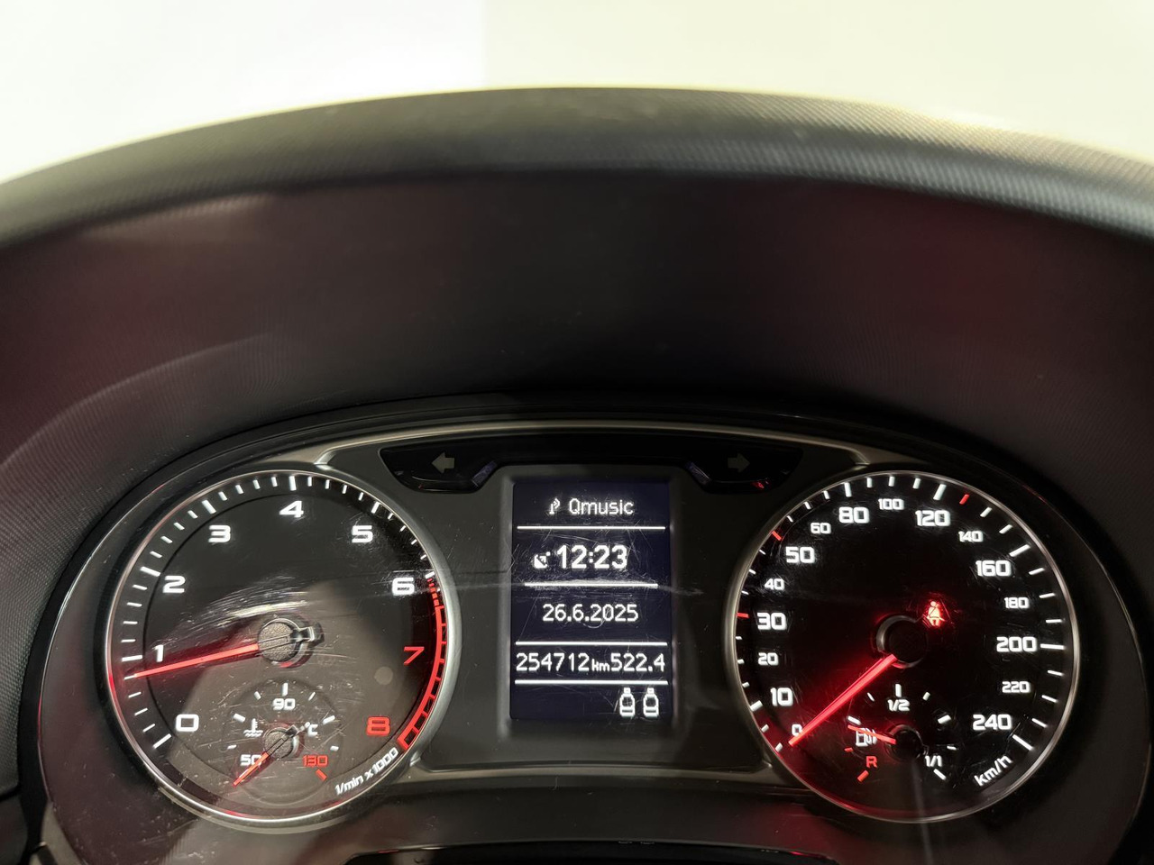 Audi A1 1.2 TFSI Attraction Pro Line Business 2011 254.714 km 76-PBP-8 - האצ'בק: תמונה 4 Audi A1 1.2 TFSI Attraction Pro Line Business 2011 254.714 km 76-PBP-8 - האצ'בק: תמונה 4