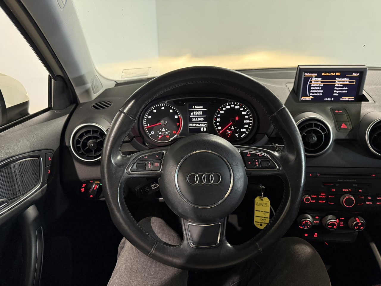Audi A1 1.2 TFSI Attraction Pro Line Business 2011 254.714 km 76-PBP-8 - האצ'בק: תמונה 5 Audi A1 1.2 TFSI Attraction Pro Line Business 2011 254.714 km 76-PBP-8 - האצ'בק: תמונה 5