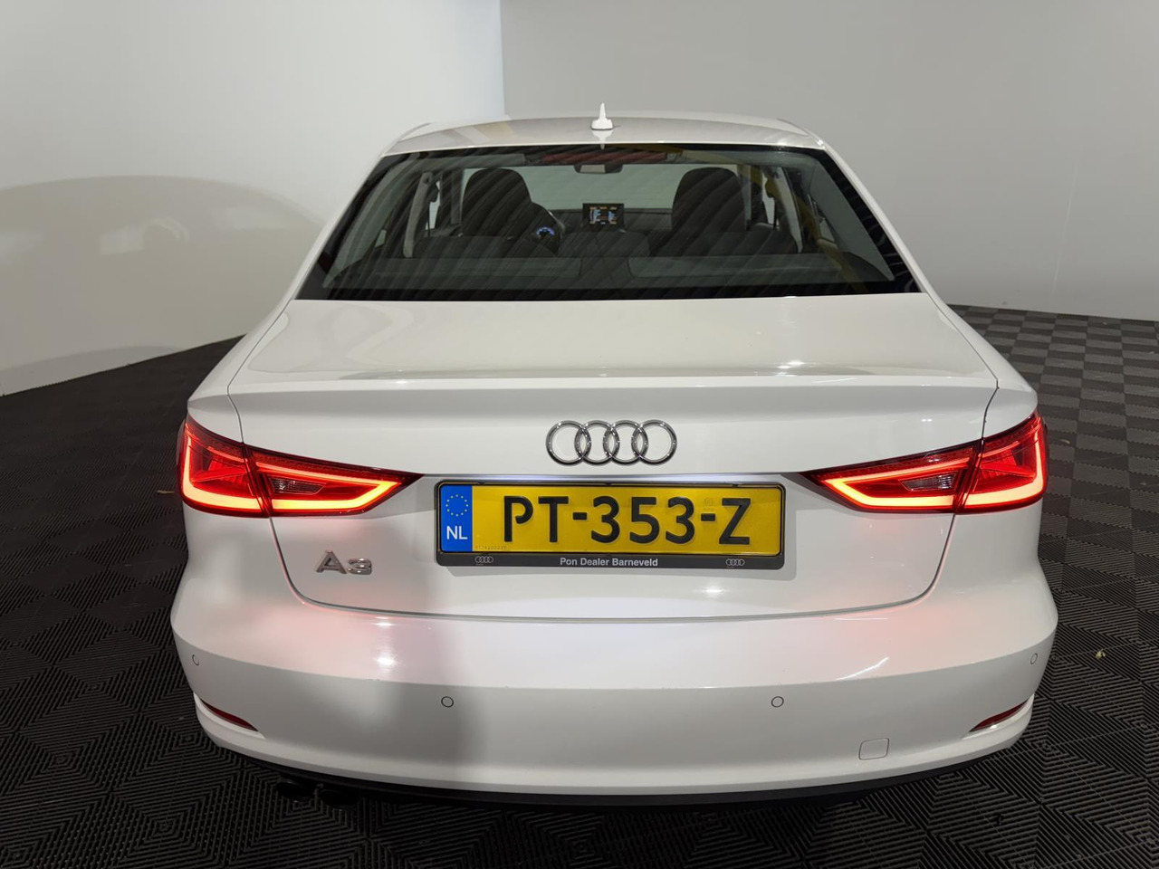 Audi | A3 Limousine | 1.4 TFSI Attraction Pro Line Plus Automaat | 2016 | 256.538 km | PT353Z | Geen oordeel - סדאן: תמונה 5 Audi | A3 Limousine | 1.4 TFSI Attraction Pro Line Plus Automaat | 2016 | 256.538 km | PT353Z | Geen oordeel - סדאן: תמונה 5