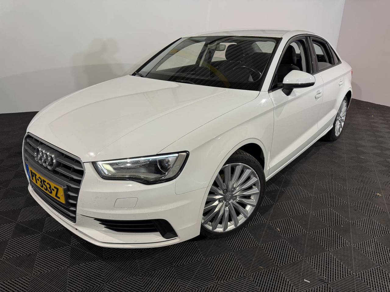 Audi | A3 Limousine | 1.4 TFSI Attraction Pro Line Plus Automaat | 2016 | 256.538 km | PT353Z | Geen oordeel - סדאן: תמונה 1 Audi | A3 Limousine | 1.4 TFSI Attraction Pro Line Plus Automaat | 2016 | 256.538 km | PT353Z | Geen oordeel - סדאן: תמונה 1
