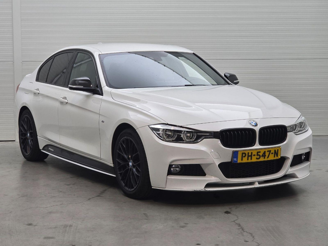 BMW 3-serie 318i High Executive | 2017 | 132.699 km | PH547N | NAP: Logisch - סדאן: תמונה 2 BMW 3-serie 318i High Executive | 2017 | 132.699 km | PH547N | NAP: Logisch - סדאן: תמונה 2