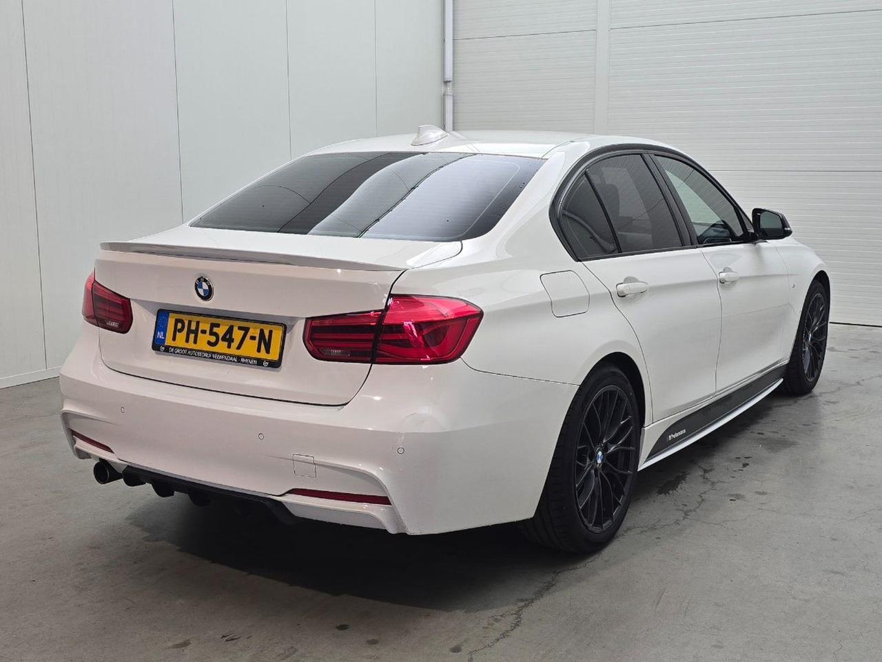 BMW 3-serie 318i High Executive | 2017 | 132.699 km | PH547N | NAP: Logisch - סדאן: תמונה 4 BMW 3-serie 318i High Executive | 2017 | 132.699 km | PH547N | NAP: Logisch - סדאן: תמונה 4
