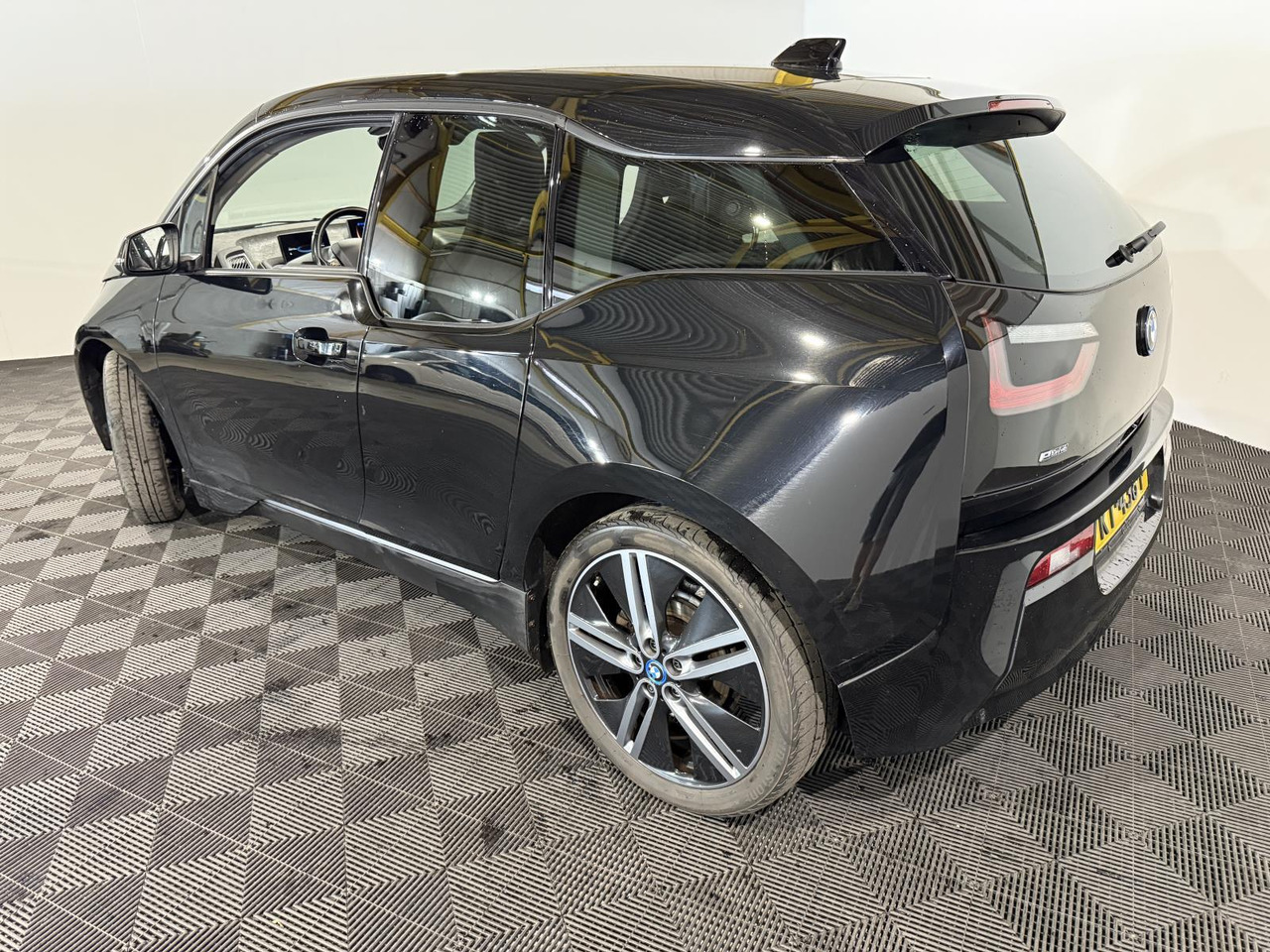 BMW i3 Basis 94Ah 33 kWh | 2017 | 226.715 km | KT-438-P - האצ'בק: תמונה 3 BMW i3 Basis 94Ah 33 kWh | 2017 | 226.715 km | KT-438-P - האצ'בק: תמונה 3