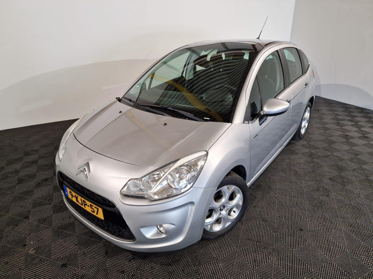 Citroen C3 1.6 Vti 9-KJP-57 193.593 km - מכונית: תמונה 1 Citroen C3 1.6 Vti 9-KJP-57 193.593 km - מכונית: תמונה 1
