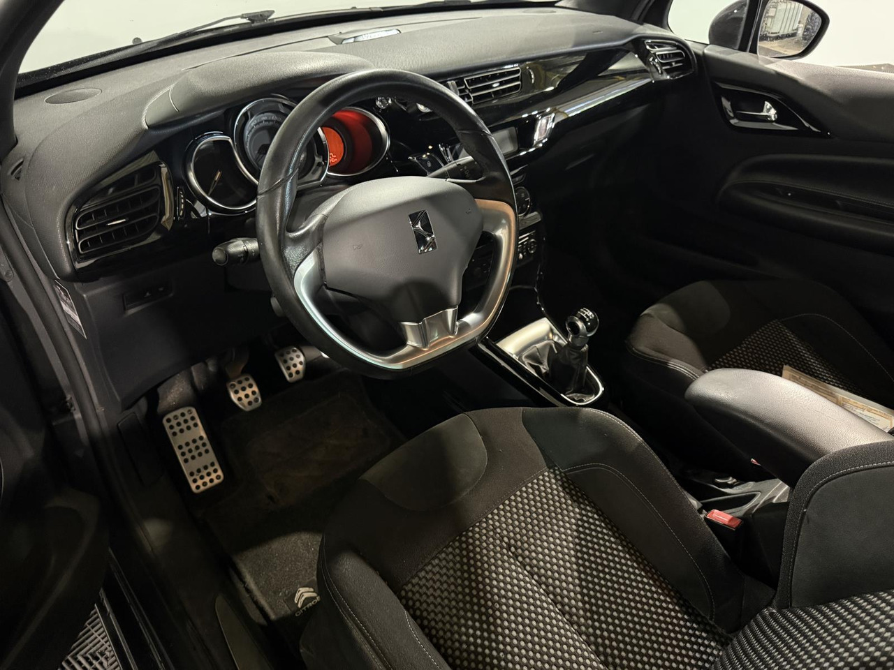 Citroen DS3 1.6 e-HDi So Chic | 2012 | 277.448 km | 14-XLR-7 - האצ'בק: תמונה 4 Citroen DS3 1.6 e-HDi So Chic | 2012 | 277.448 km | 14-XLR-7 - האצ'בק: תמונה 4