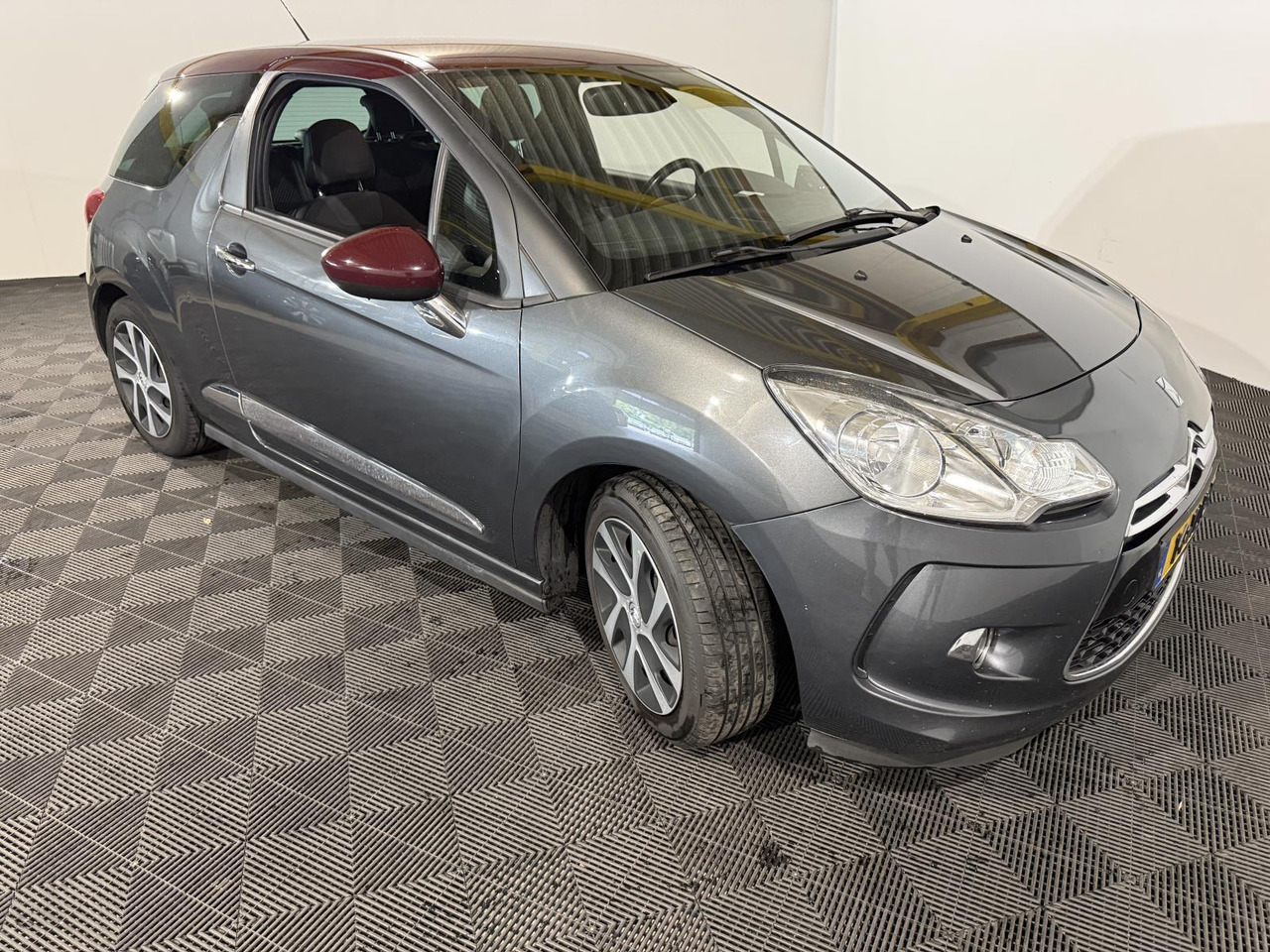 Citroen DS3 1.6 e-HDi So Chic | 2012 | 277.448 km | 14-XLR-7 - האצ'בק: תמונה 3 Citroen DS3 1.6 e-HDi So Chic | 2012 | 277.448 km | 14-XLR-7 - האצ'בק: תמונה 3