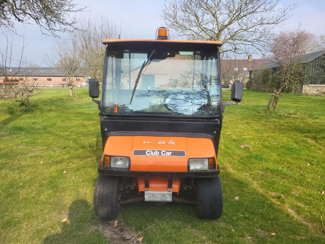Club Car Carryall Turf 2 – Bouwjaar 2009 – Elektrisch – Met dichte cabine en elektrische kiepbak – Marge-kavel - עגלת גולף: תמונה 2 Club Car Carryall Turf 2 – Bouwjaar 2009 – Elektrisch – Met dichte cabine en elektrische kiepbak – Marge-kavel - עגלת גולף: תמונה 2