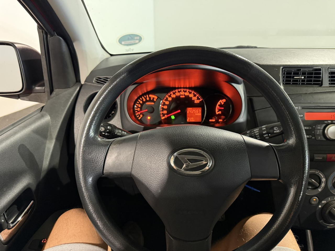 Daihatsu Cuore 1.0 Trend | 2007 | 242.568 km | 96-ZJ-HS - האצ'בק: תמונה 5 Daihatsu Cuore 1.0 Trend | 2007 | 242.568 km | 96-ZJ-HS - האצ'בק: תמונה 5