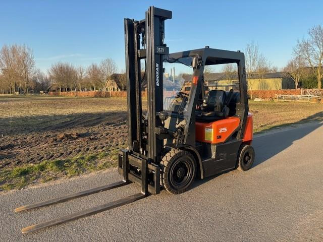 Doosan G25G LP Vorkheftruck Side-shift - מלגזת LPG: תמונה 1 Doosan G25G LP Vorkheftruck Side-shift - מלגזת LPG: תמונה 1