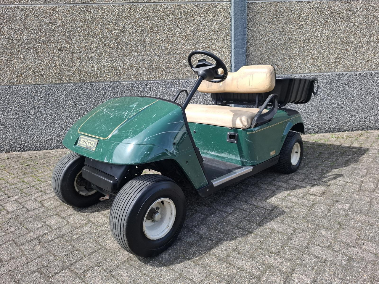 עגלת גולף E-Z-GO TXT 2-Persoons Elektrische Golfkar met Open Laadbak: תמונה 1