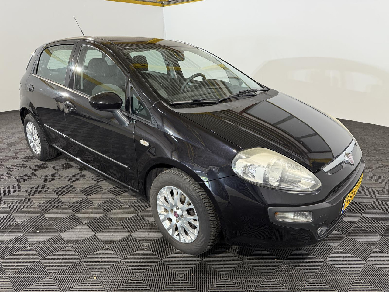 Fiat | Punto Evo | 1.4 Dynamic | 2010 | 127.823 km | 98NTD3 | Logisch - האצ'בק: תמונה 3 Fiat | Punto Evo | 1.4 Dynamic | 2010 | 127.823 km | 98NTD3 | Logisch - האצ'בק: תמונה 3