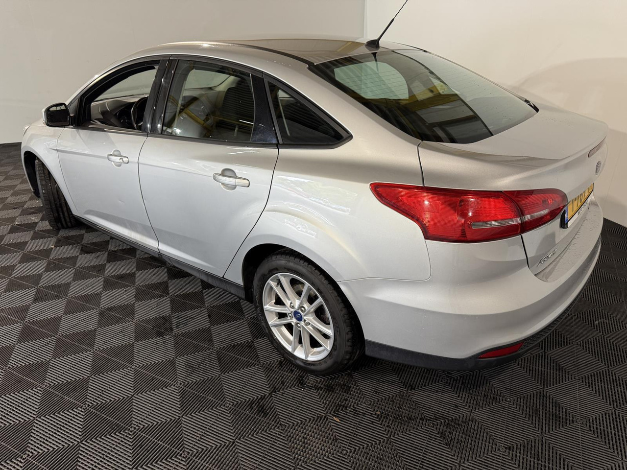 Ford Focus 1.0 Trend Edition 2015 206.005 km T-789-TF - סדאן: תמונה 3 Ford Focus 1.0 Trend Edition 2015 206.005 km T-789-TF - סדאן: תמונה 3