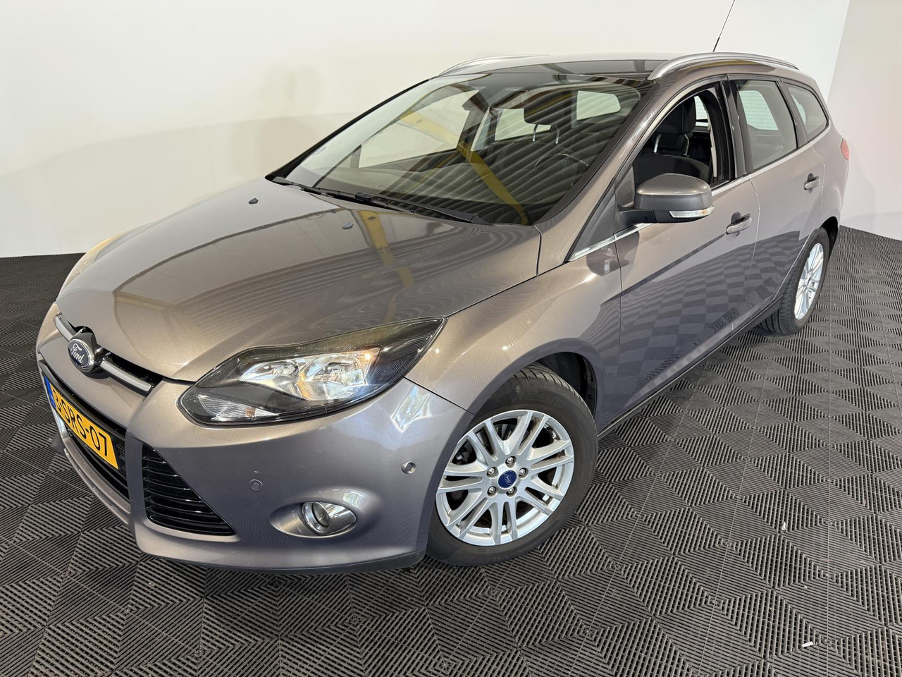 מכונית Ford | Focus Wagon | 1.0 EcoBoost Edition Plus | 2013 | 228.888 km | 3SRS07 | Logisch: תמונה 1