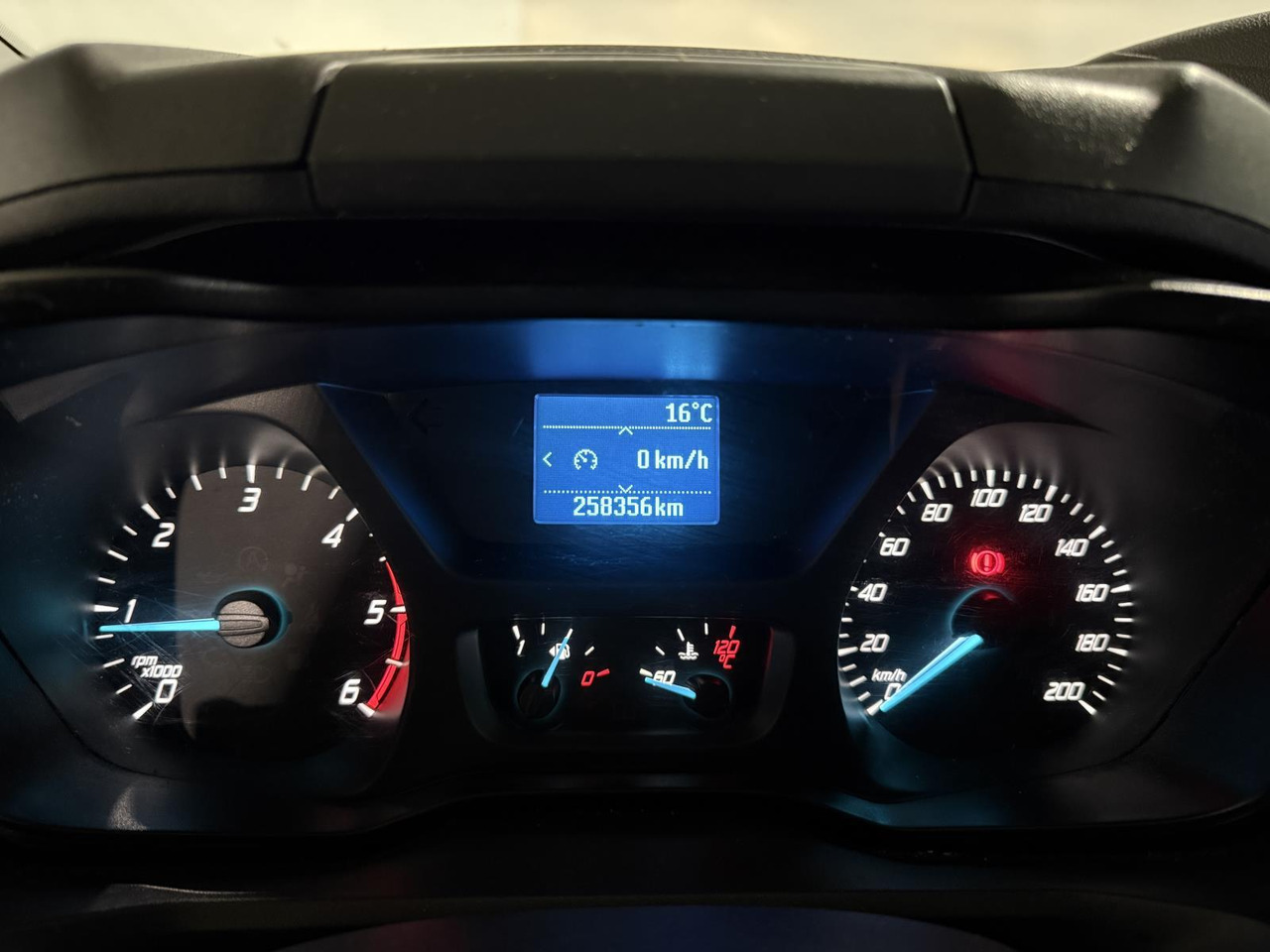 Ford Transit Custom 270 2.0 TDCI L1H1 2017 258.356 km V-026-FL - כלי רכב מסחרי עם לוח: תמונה 4 Ford Transit Custom 270 2.0 TDCI L1H1 2017 258.356 km V-026-FL - כלי רכב מסחרי עם לוח: תמונה 4