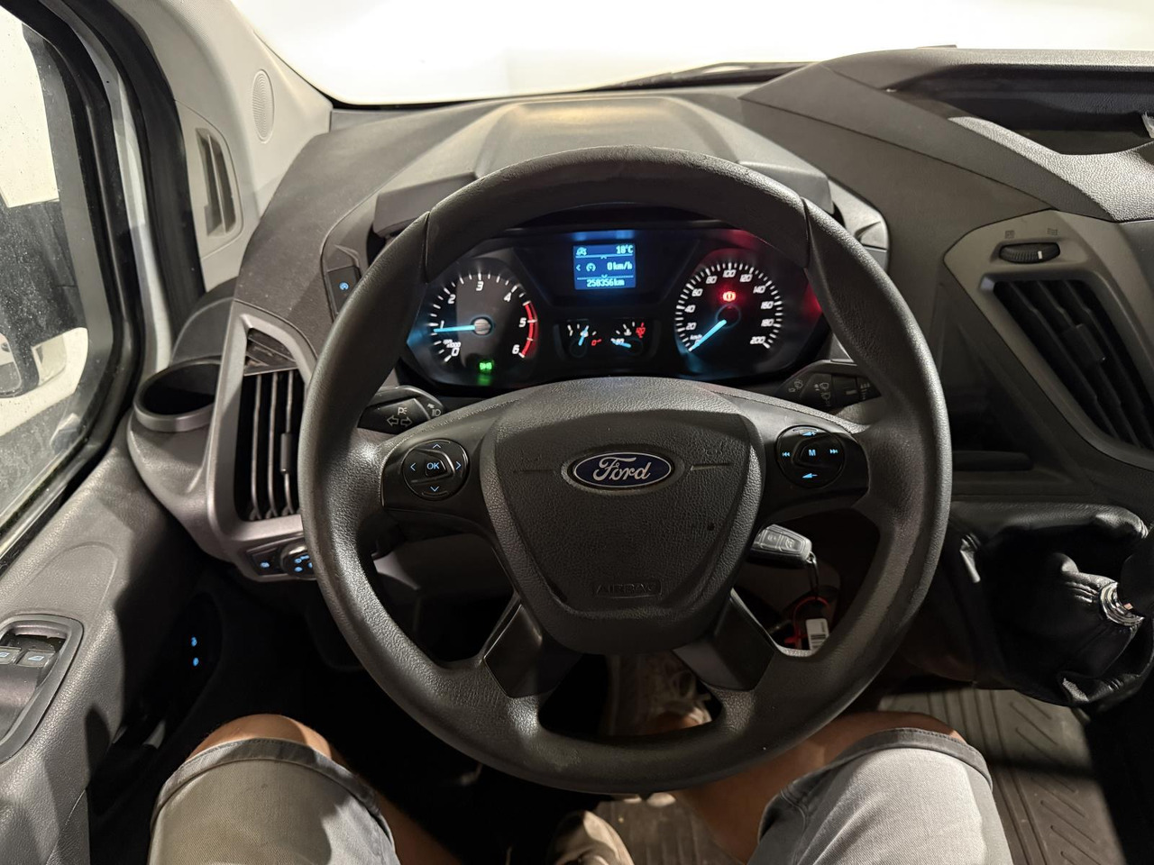 Ford Transit Custom 270 2.0 TDCI L1H1 2017 258.356 km V-026-FL - כלי רכב מסחרי עם לוח: תמונה 5 Ford Transit Custom 270 2.0 TDCI L1H1 2017 258.356 km V-026-FL - כלי רכב מסחרי עם לוח: תמונה 5