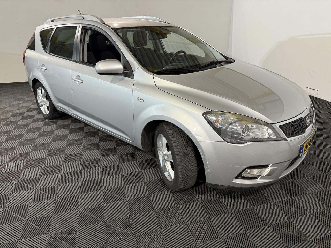 Kia cee'd 1.4 CVVT X-ecutive |2010 | 202.277 km | 07-LXR-5 - האצ'בק: תמונה 3 Kia cee'd 1.4 CVVT X-ecutive |2010 | 202.277 km | 07-LXR-5 - האצ'בק: תמונה 3