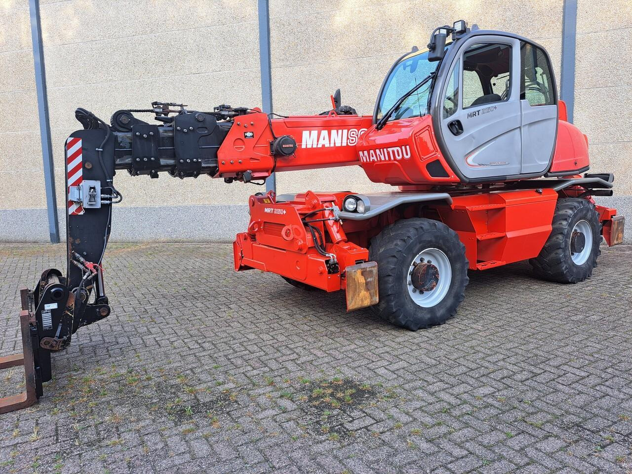 Manitou MRT 2150+ Privilege All-Terrain Roterende Verreiker (2015) - מפעיל טלסקופי: תמונה 2 Manitou MRT 2150+ Privilege All-Terrain Roterende Verreiker (2015) - מפעיל טלסקופי: תמונה 2