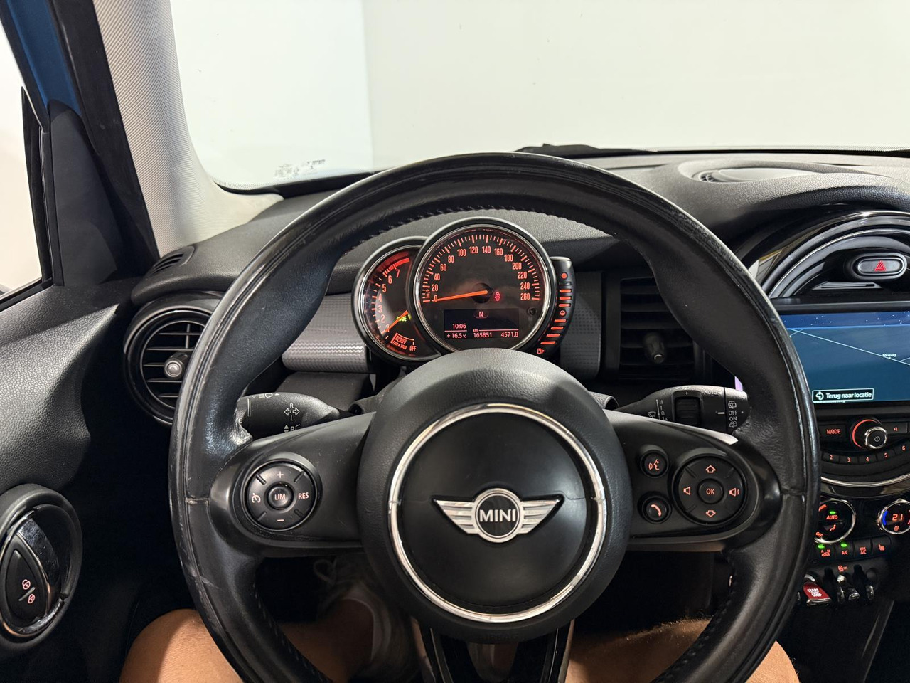 Mini | Mini | 1.5 Cooper | 2015 | 165.851 km | 8ZGR17 | Logisch - האצ'בק: תמונה 5 Mini | Mini | 1.5 Cooper | 2015 | 165.851 km | 8ZGR17 | Logisch - האצ'בק: תמונה 5