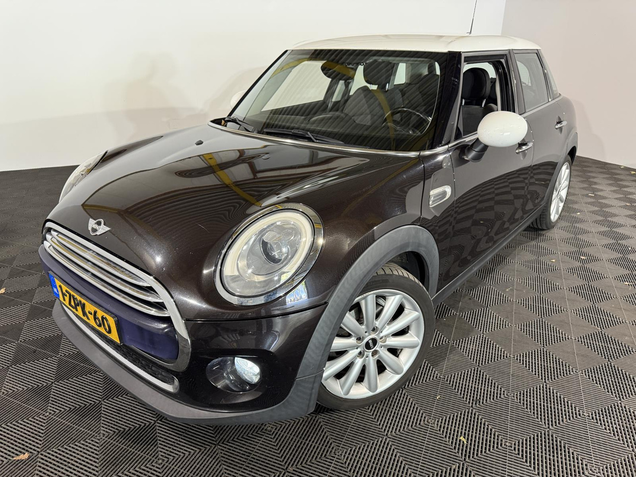 Mini | Mini | 1.5 Cooper Chili Business | 2015 | 201.355 km | 1ZPK60 | Logisch - האצ'בק: תמונה 1 Mini | Mini | 1.5 Cooper Chili Business | 2015 | 201.355 km | 1ZPK60 | Logisch - האצ'בק: תמונה 1
